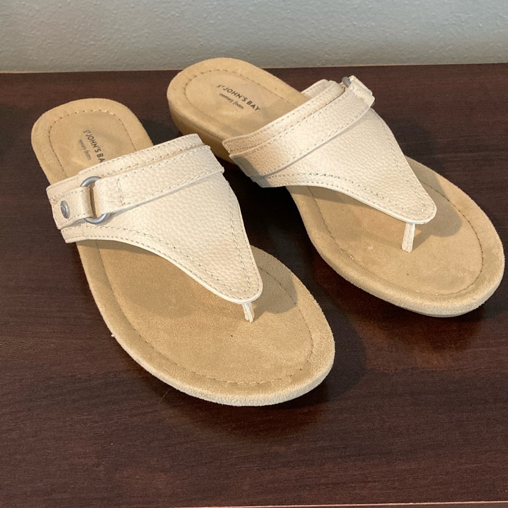 St John’s Bay, Zina Sandals, 7.5 White